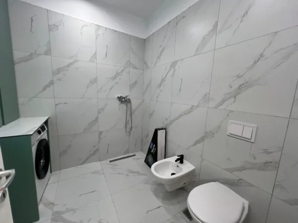 Tirane, jepet me qera apartament 1+1+Ballkon Kati 3, 75 m² 750 € (Kopshti Zologjik)