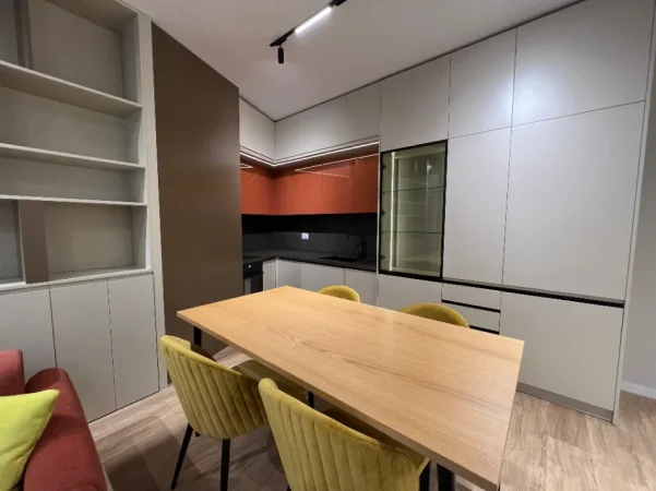 Tirane, jepet me qera apartament 1+1+Ballkon Kati 3, 75 m² 750 € (Kopshti Zologjik)