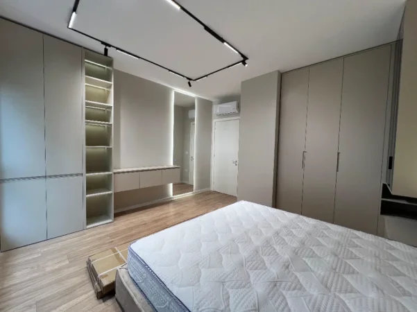 Tirane, jepet me qera apartament 1+1+Ballkon Kati 3, 75 m² 750 € (Kopshti Zologjik)