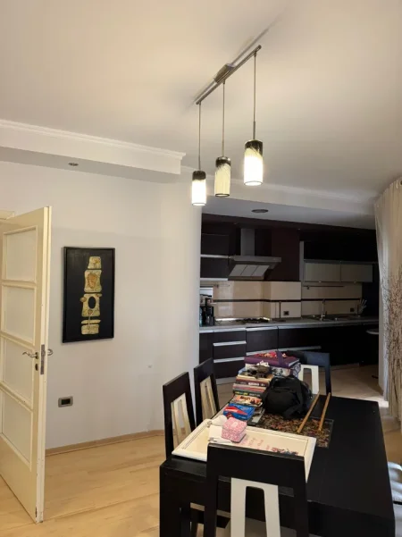 Jepet me Qera Apartament 2+1+2 tek  21 Dhjetori,   750 mij leke