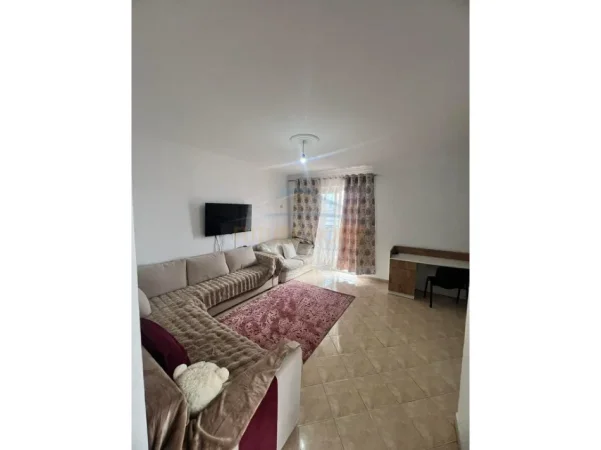 Tirane, jepet me qera apartament 2+1 Kati 8, 72 m² 400 € (YZBERISHT , Prane Nela 6)