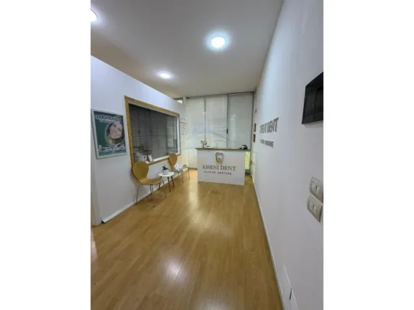 Tirane, jepet me qera ambjent biznesi Kati 1, 54 m² 400 € (ASTIR)