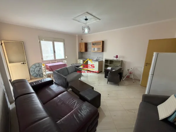 Shqiperi, jepet me qera apartament 1+1+Ballkon Kati 6, 70 m² 250 € (Rruga Lef Sallata)