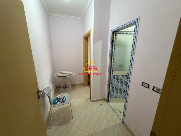 Shqiperi, jepet me qera apartament 1+1+Ballkon Kati 6, 70 m² 250 € (Rruga Lef Sallata)
