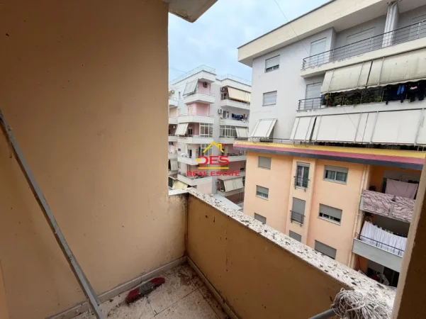 Shqiperi, jepet me qera apartament 1+1+Ballkon Kati 6, 70 m² 250 € (Rruga Lef Sallata)