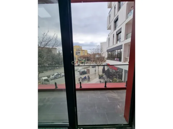 Tirane, jepet me qera ambjent biznesi Kati 1, 296 m² 2.500 € 
