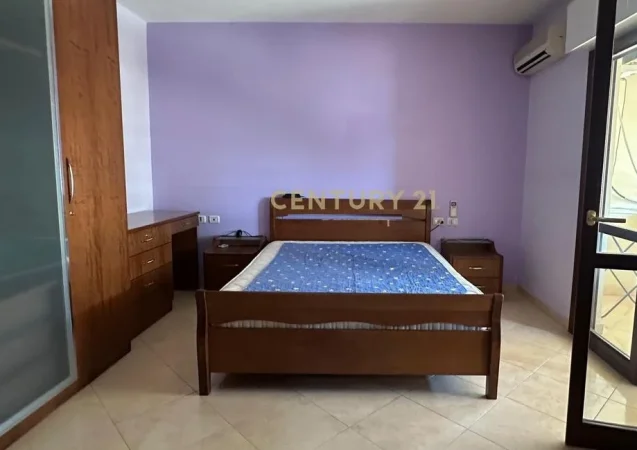 Tirane, jepet me qera apartament duplex 1+1 Kati 6, 85 m² 530 € (Komuna e Parisit)