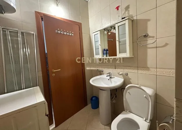 Tirane, jepet me qera apartament duplex 1+1 Kati 6, 85 m² 530 € (Komuna e Parisit)