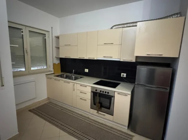Tirane, jepet me qera apartament 1+1 Kati 2, 70 m² 500 € (Don Bosko tek Bujtina e Gjelit)