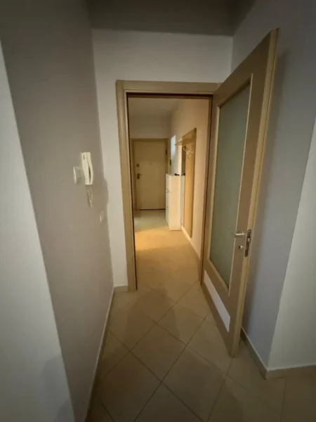 Tirane, jepet me qera apartament 1+1 Kati 2, 70 m² 500 € (Don Bosko tek Bujtina e Gjelit)