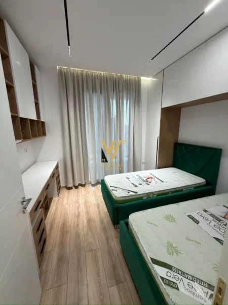 Tirane, jepet me qera apartament 2+1+Ballkon Kati 7, 100 m² 1.100 € (KOMUNA E PARISIT)