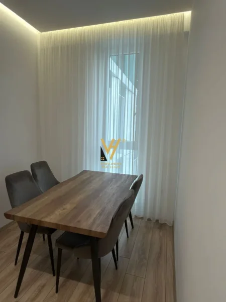 Tirane, jepet me qera apartament 2+1+Ballkon Kati 7, 100 m² 1.100 € (KOMUNA E PARISIT)