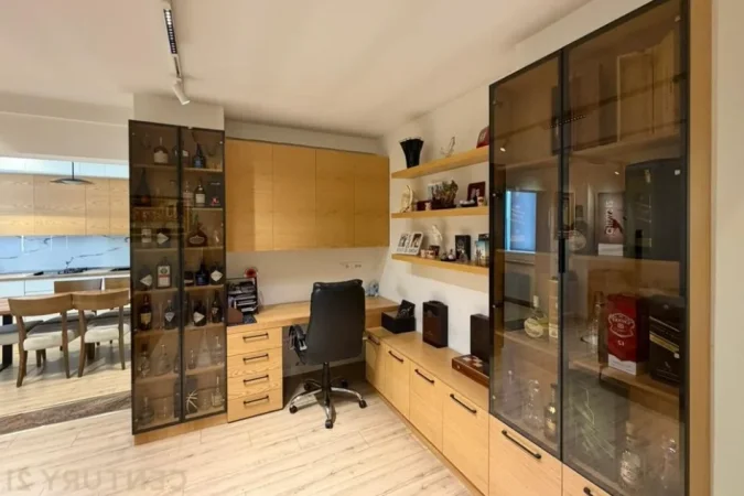 Tirane, jepet me qera apartament 2+1 Kati 6, 152 m² 1.200 € (Komuna e Parisit)