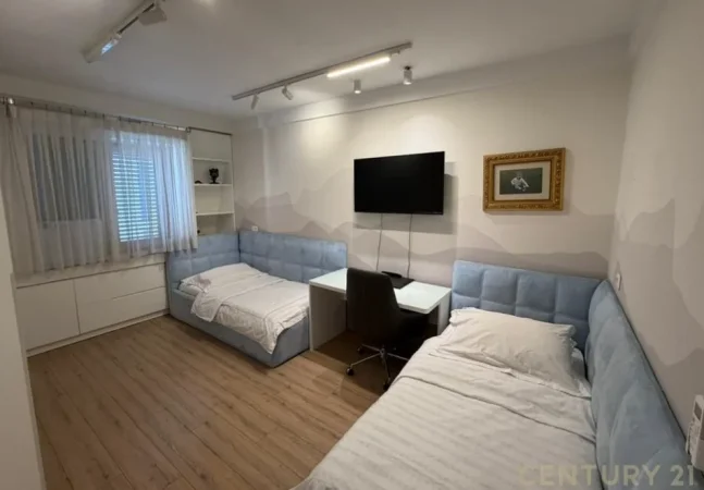 Tirane, jepet me qera apartament 2+1 Kati 6, 152 m² 1.200 € (Komuna e Parisit)