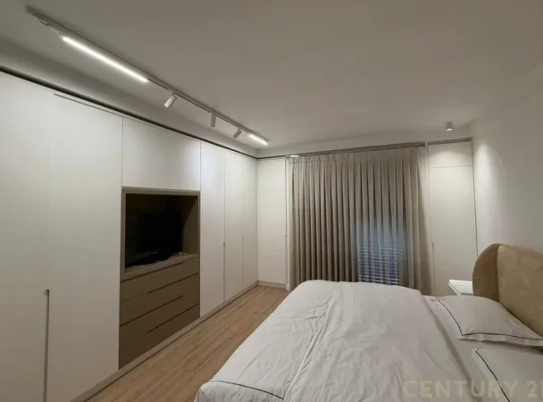 Tirane, jepet me qera apartament 2+1 Kati 6, 152 m² 1.200 € (Komuna e Parisit)