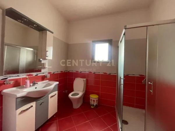 Durres, jepet me qera shtepi 2+1 Kati 2, 90 m² 350 € (Porto Romano,Durres)