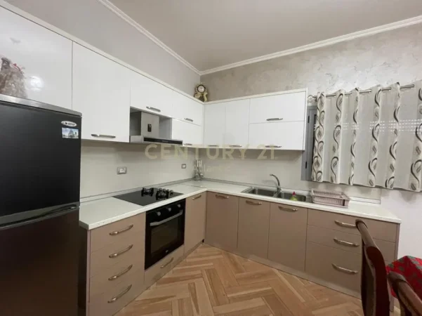 Durres, jepet me qera shtepi 2+1 Kati 2, 90 m² 350 € (Porto Romano,Durres)