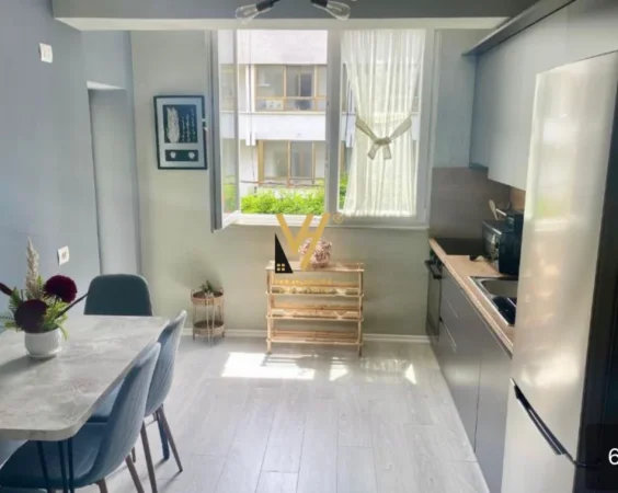 Tirane, jepet me qera apartament 1+1+Ballkon Kati 3, 78 m² 670 € (RRUGA E DURRESIT)