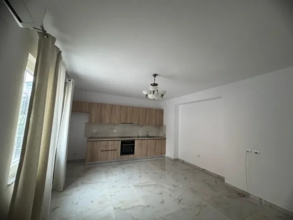 Tirane, jepet me qera apartament 1+1+Ballkon Kati 2, 70 m² 450 € (në zonën e Selitës së Vogël)