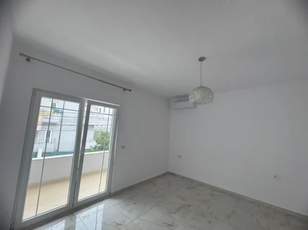 Tirane, jepet me qera apartament 1+1+Ballkon Kati 2, 70 m² 450 € (në zonën e Selitës së Vogël)