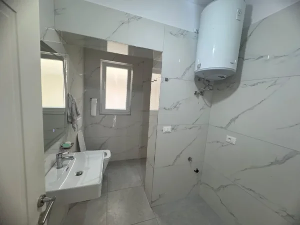 Tirane, jepet me qera apartament 1+1+Ballkon Kati 2, 70 m² 450 € (në zonën e Selitës së Vogël)