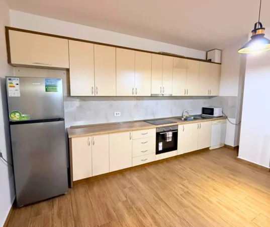 Tirane, jepet me qera apartament 2+1+Ballkon Kati 8, 125 m² 1.000 € (Kompleksi Delijorgji)