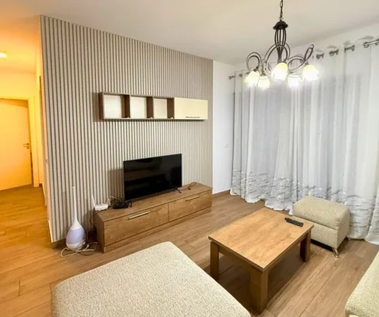 Tirane, jepet me qera apartament 2+1+Ballkon Kati 8, 125 m² 1.000 € (Kompleksi Delijorgji)