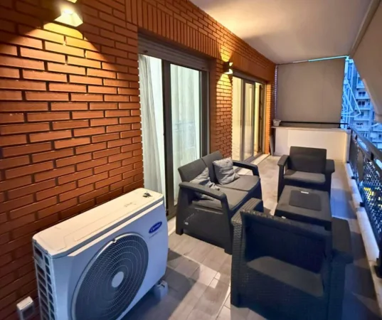Tirane, jepet me qera apartament 2+1+Ballkon Kati 8, 125 m² 1.000 € (Kompleksi Delijorgji)