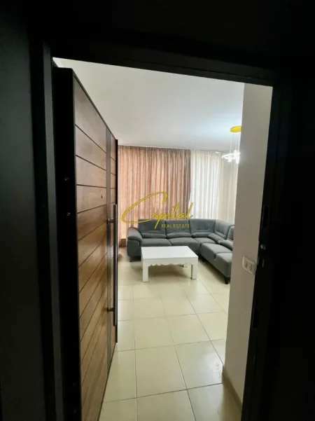 Tirane, jepet me qera apartament 2+1 Kati 1, 100 m² 650 € (BULEVARDI I RI)