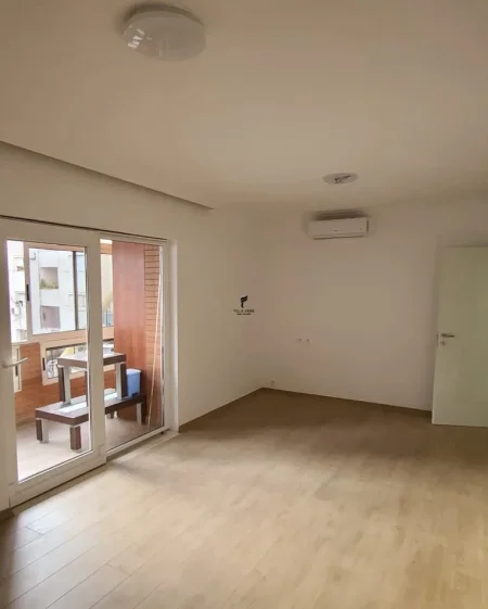 Tirane, jepet me qera zyre Kati 3, 88 m² 1.200 € (QENDER)