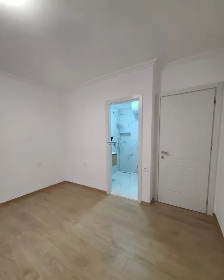 Tirane, jepet me qera zyre Kati 3, 88 m² 1.200 € (QENDER)