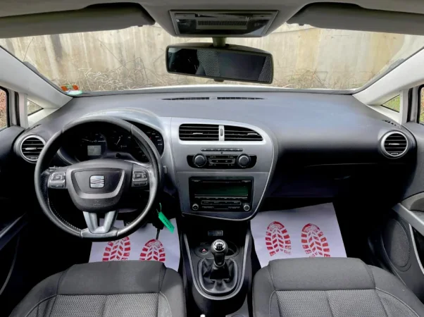 Tirane, shes makine Seat Leon Nafte, e bardhë manuale Klima 185.000 km 4.700 €