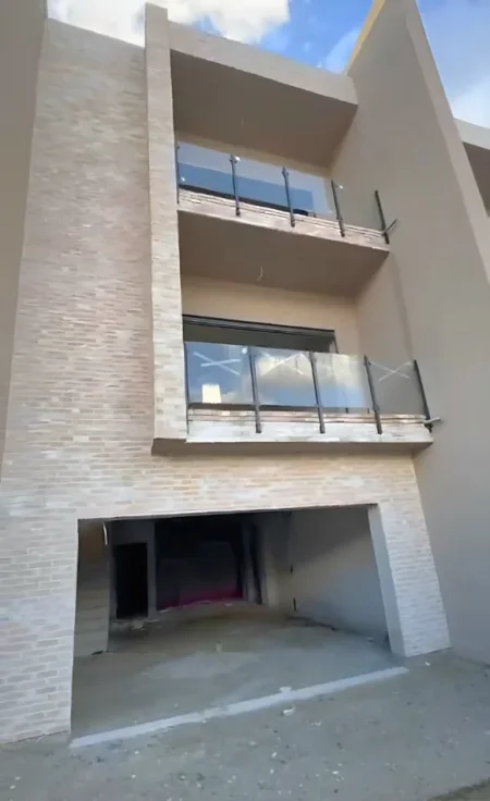 Tirane, shitet apartament TRIPLEX 3+1 Kati 3, 210 m² 390.000 € (SWAN LAKE RESIDENCE)