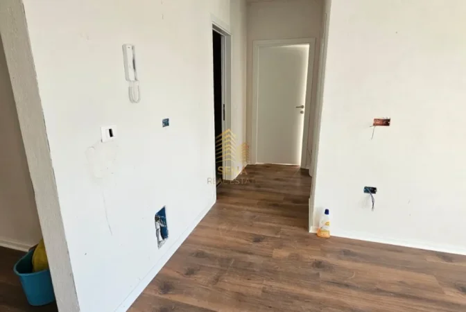 Tirane, shitet apartament 2+1+Ballkon Kati 2, 98 m² 161.000 € (Porcelan, Rezidenca KinoBlock)