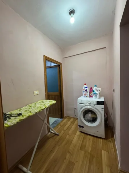 Tirane, jepet me qera apartament 1+1+Ballkon Kati 5, 75 m² 700 €