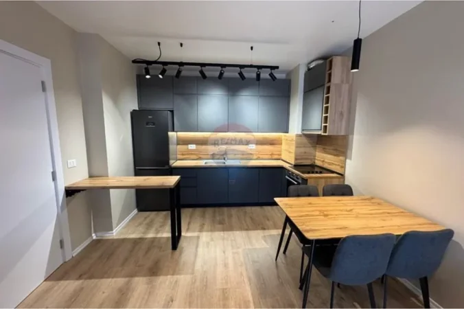 Tirane, jepet me qera apartament 2+1 Kati 5, 97 m² 600 € (Univers City)