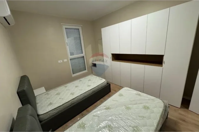 Tirane, jepet me qera apartament 2+1 Kati 5, 97 m² 600 € (Univers City)