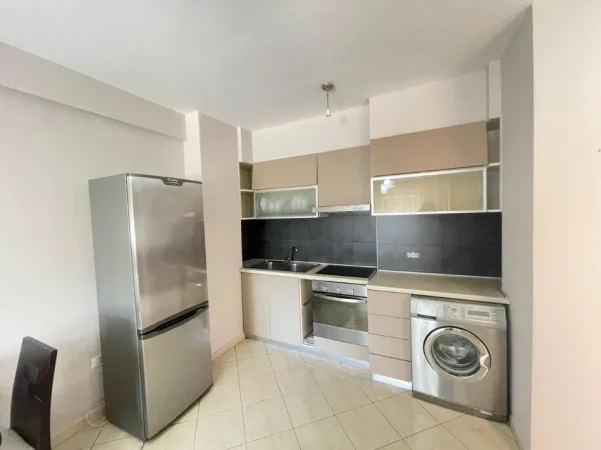 Tirane, jepet me qera apartament 1+1 Kati 3, 57 m² 550 € (rruga ndre mjeda)