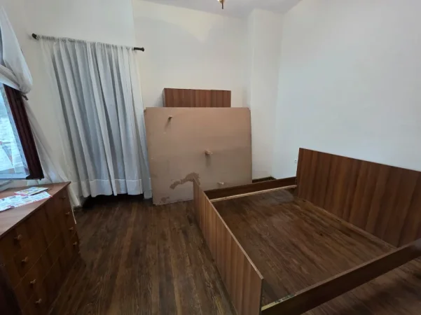 Tirane, jepet me qera Vile 2+1 Kati 1, 130 m² 600 € (Qendër, pranë Kafe Flora)