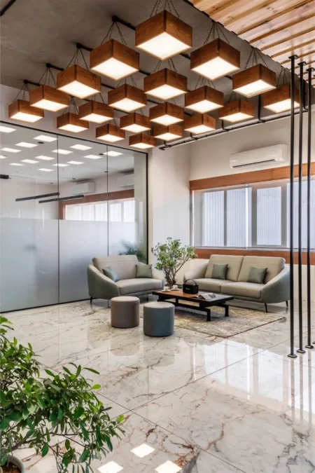 Tirane, jepet me qera zyre Kati 1, 120 m² 1.500 € (RRUGA SAMI FRASHERI)