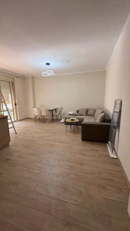 Tirane, jepet me qera apartament 1+1 Kati 3, 70 m² 500 € (Vila L ne Astir)