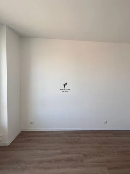 Tirane, jepet me qera dyqan Kati 0, 37 m² 1.000 € (5 MAJI)