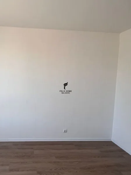 Tirane, jepet me qera dyqan Kati 0, 37 m² 1.000 € (5 MAJI)