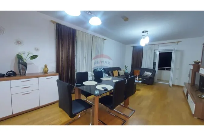 Tirane, jepet me qera apartament 2+1 , 150 m² 850 € (Touch of sun rezidence)