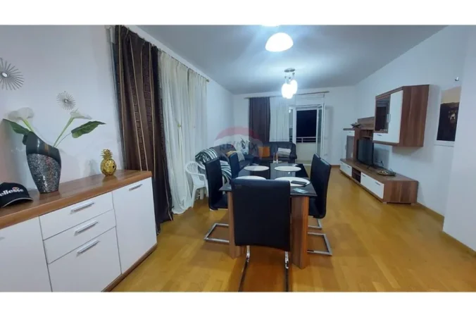 Tirane, jepet me qera apartament 2+1 , 150 m² 850 € (Touch of sun rezidence)