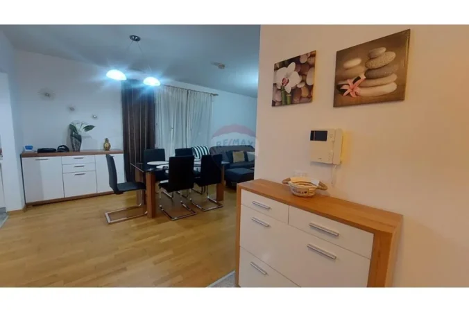 Tirane, jepet me qera apartament 2+1 , 150 m² 850 € (Touch of sun rezidence)