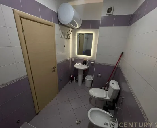 Tirane, jepet me qera apartament 2+1 Kati 1, 100 m² 650 € (Kopshti Botanik)