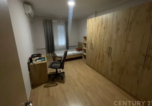 Tirane, jepet me qera apartament 2+1 Kati 1, 100 m² 650 € (Kopshti Botanik)