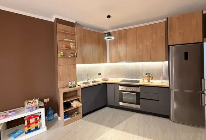 Tirane, jepet me qera apartament 2+1 Kati 1, 100 m² 650 € (Kopshti Botanik)