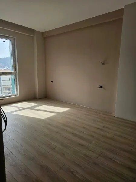 Tirane, jepet me qera apartament 2+1 Kati 7, 86 m² 800 € (Komuna e Parisit)